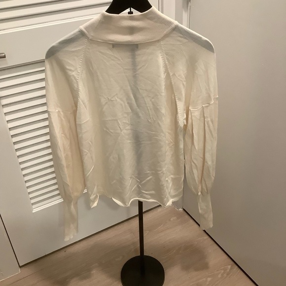 Sfera Knit Top Sz M Cream Mock Neck Pleated Sleeve Knit Chic Sweater Fall Winter - Picture 5 of 5